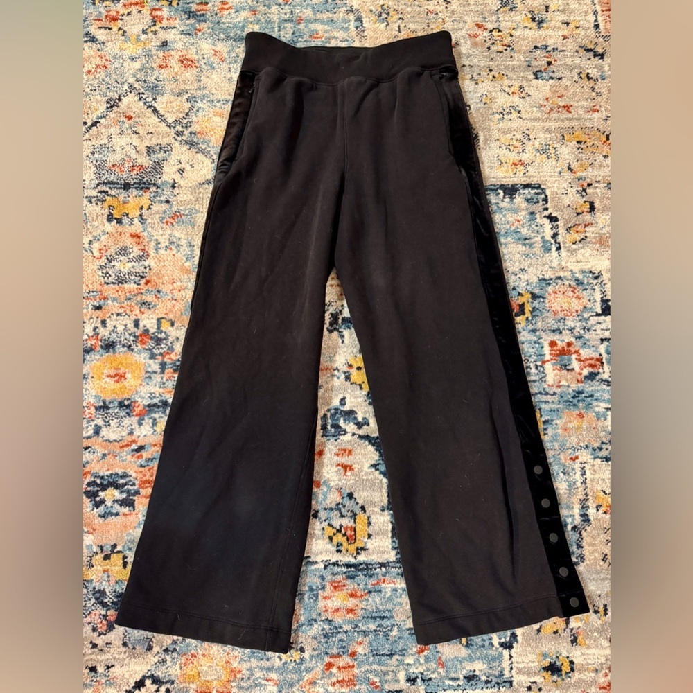 Athleta Retroplush Velvet Straight Leg Pant
Size Medium - Picture 3 of 10